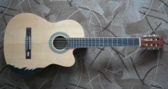 elektroakustická kytara klasická